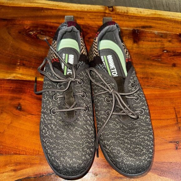 Minnetonka Eco Anew Charcoal Lace-Up Sneakers NWOT SZ 9 - Picture 6 of 6
